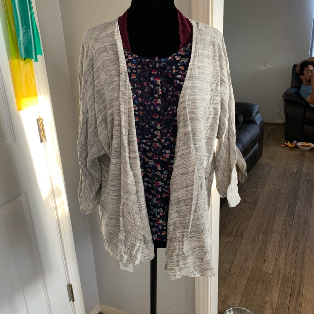 ❌SOLD❌ 🌟NWOT *LuLaRoe * Cardi🌟 - Picture 2 of 8